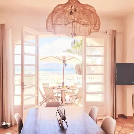 La Plage Avec Piscine Willa Fréjus